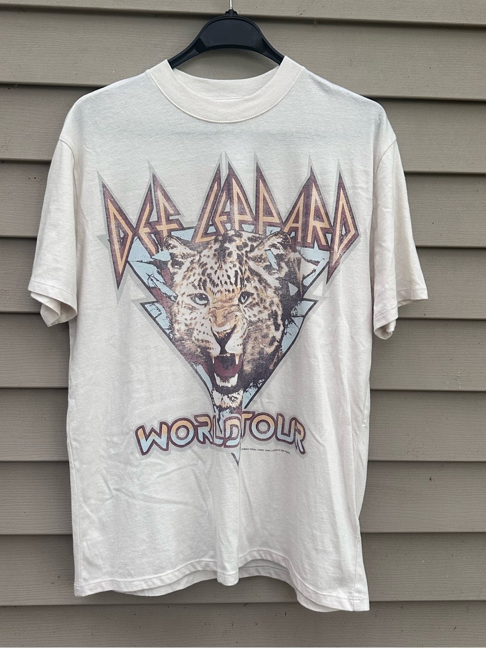 Def Leopard band shirt Abercrombie women’s XS